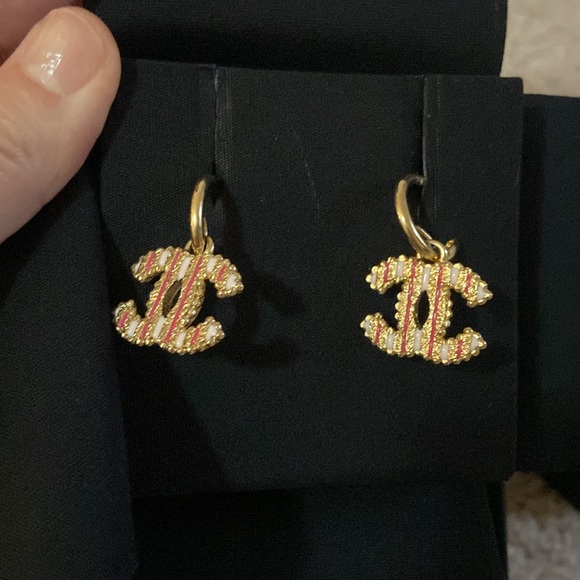 Authentic Chanel CC earrings - Picture 3 of 14